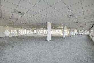 Office in Saint-Aubin to rent Interior Photo- Image 1 of 4