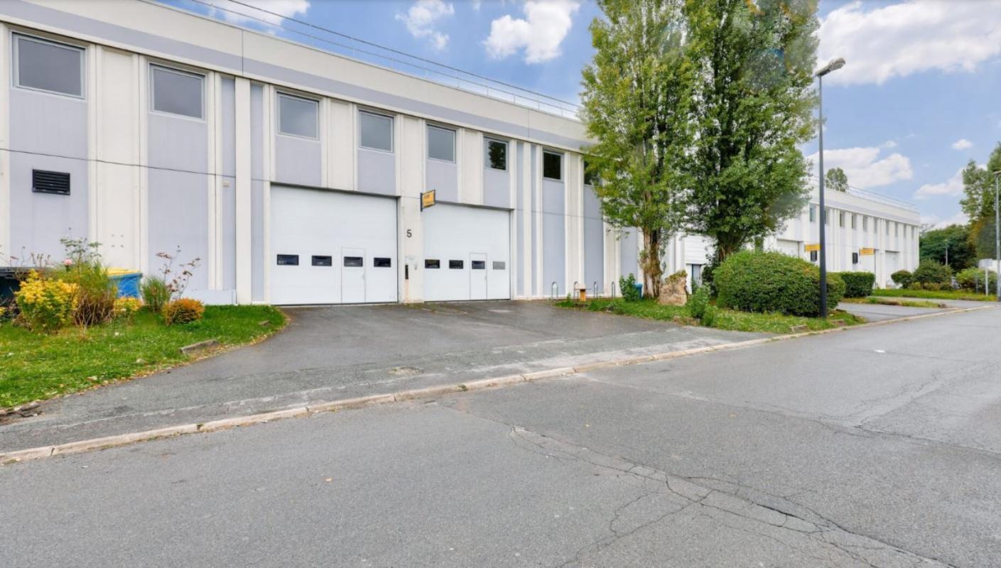 2-14 Allée Du Cantal, Lisses to rent Building Photo- Image 1 of 9