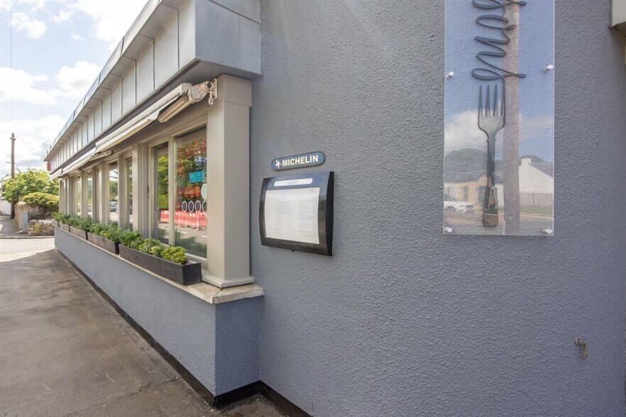 B6360, Melrose to rent - Building Photo - Image 2 of 14