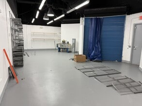 8880 NW 20th St, Doral, FL to rent Interior Photo- Image 2 of 8