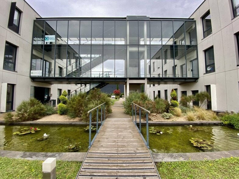 Office in Saint-Priest to rent - Building Photo - Image 2 of 20