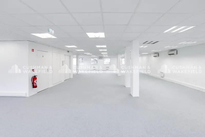 25 Rue Greffülhe, Levallois-Perret to rent - Interior Photo - Image 3 of 7