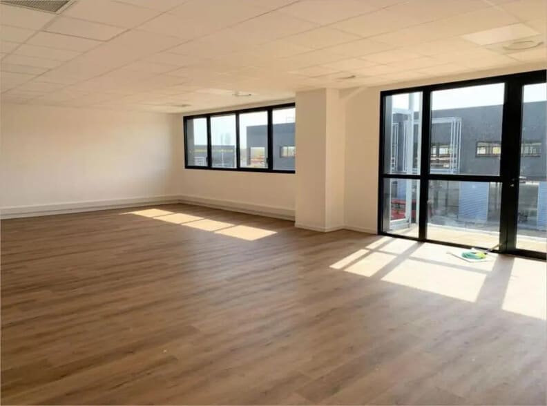 Light Industrial in Fenouillet to rent - Interior Photo - Image 2 of 10