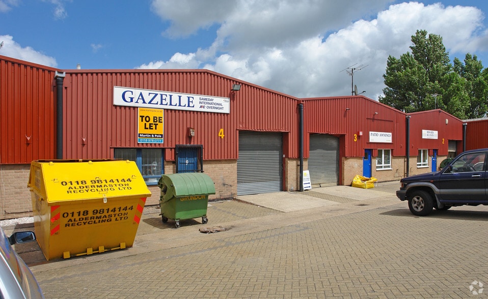 Longshot Ln, Bracknell to rent - Building Photo - Image 3 of 5