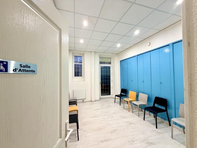 Office / Medical in Marseille to rent - Interior Photo - Image 2 of 7