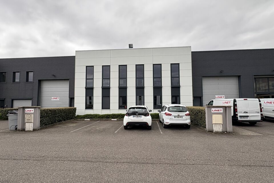 Light Industrial in Vénissieux for sale Building Photo- Image 1 of 15