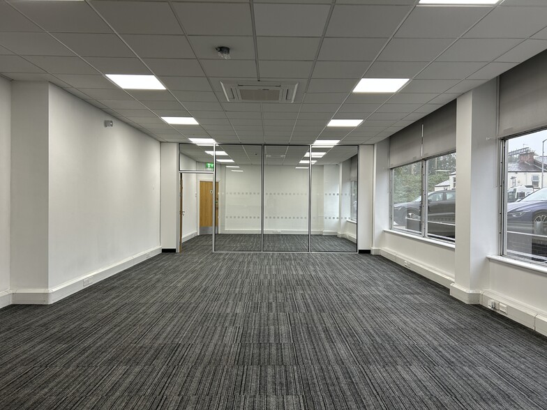 Wellington Rd N, Stockport to rent - Building Photo - Image 2 of 12