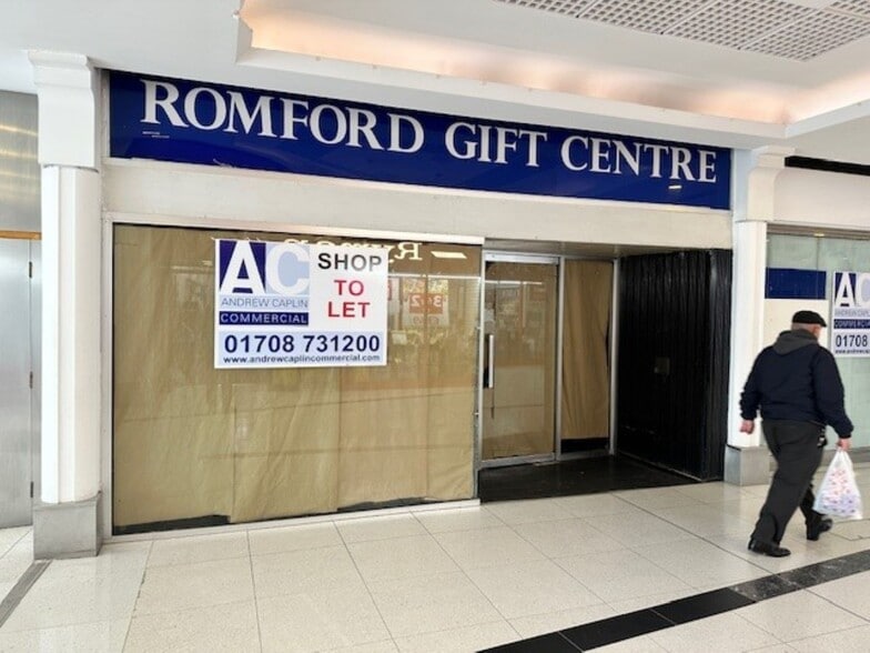 39 South St, Romford to rent - Building Photo - Image 3 of 4