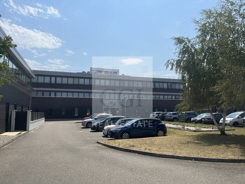 80 Rue Condorcet, Vaulx-Milieu to rent - Building Photo - Image 1 of 12
