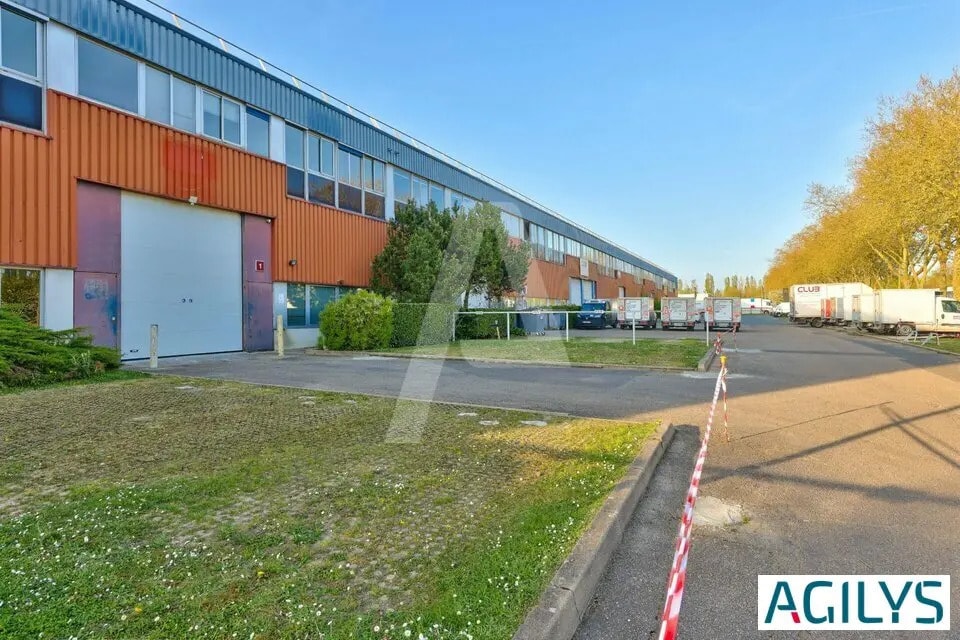 Location Local d'activités 630 m² - Photo 1