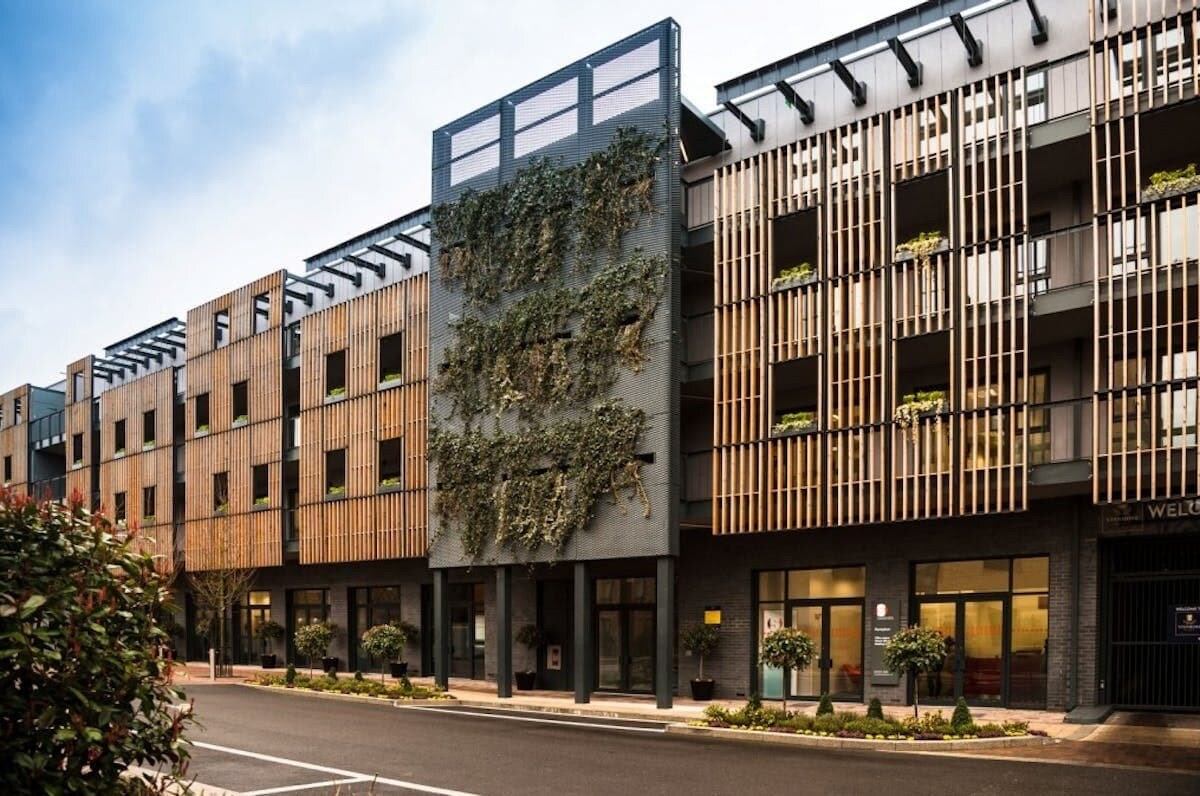 Howard Rd, Stanmore to rent Building Photo- Image 1 of 4