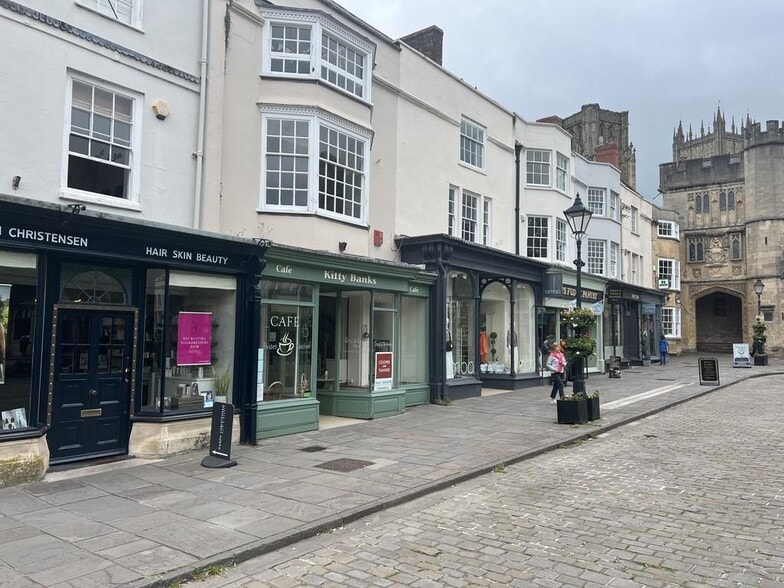 15 Market Pl, Wells to rent - Building Photo - Image 2 of 2