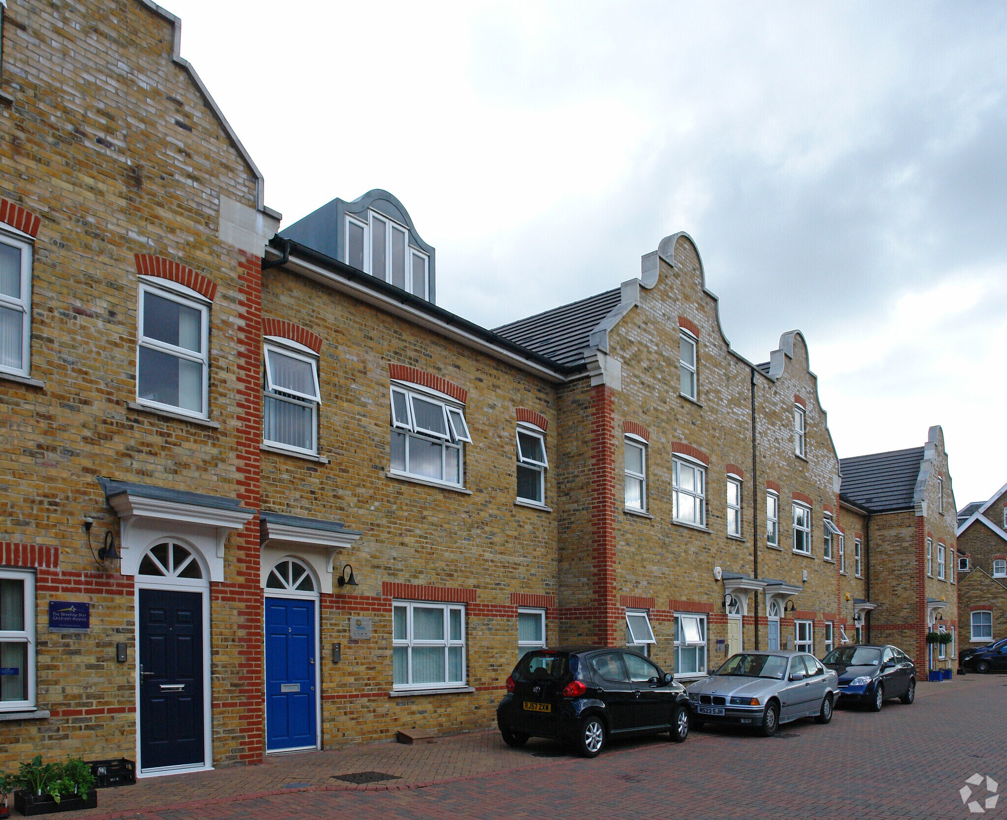 53 High St, Hampton for sale Primary Photo- Image 1 of 1