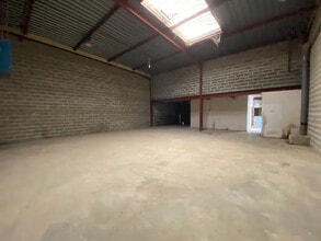 Light Industrial in Argenteuil to rent Interior Photo- Image 2 of 7