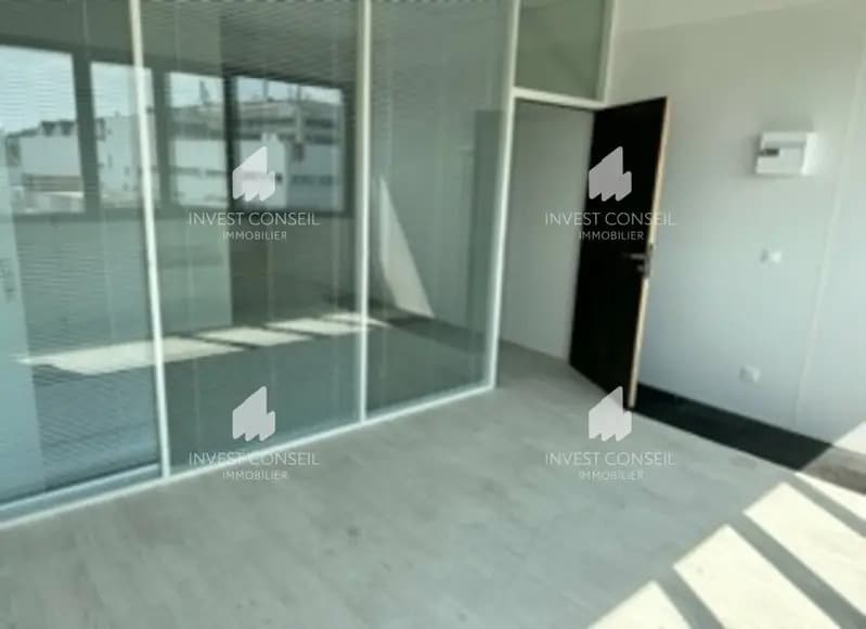 70 Rue De La Bongarde, Villeneuve-la-Garenne to rent - Interior Photo - Image 2 of 10
