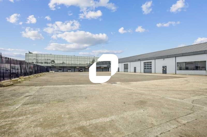 Light Industrial in Gonesse to rent Building Photo- Image 1 of 15