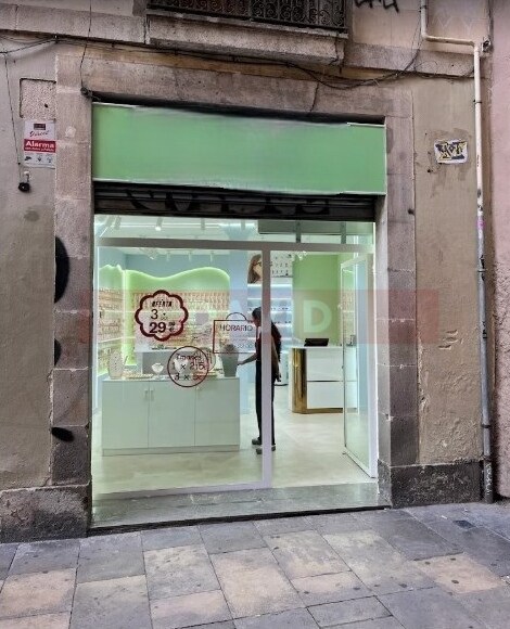Retail in Barcelona, Barcelona to rent Building Photo- Image 1 of 4
