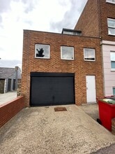 1 Parkshot, Richmond to rent Building Photo- Image 1 of 3