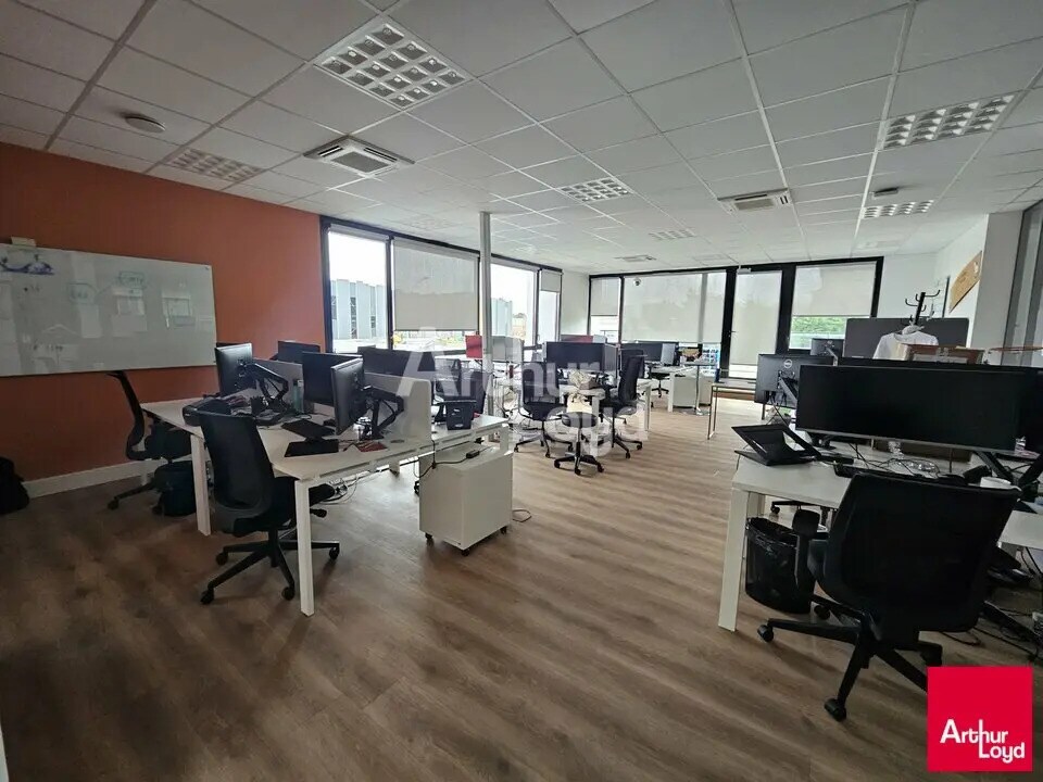 Location Bureaux 405 m² - Photo 1