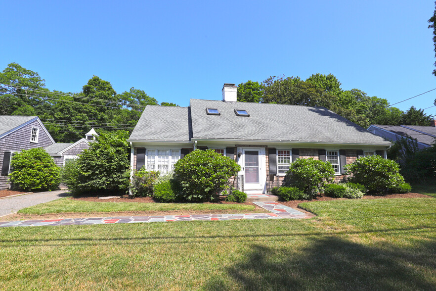 157 Locust St, Falmouth, MA for rent - Building Photo - Image 2 of 12