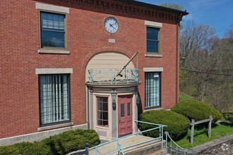 595 Putnam Pike, Smithfield, RI for sale Primary Photo- Image 1 of 1