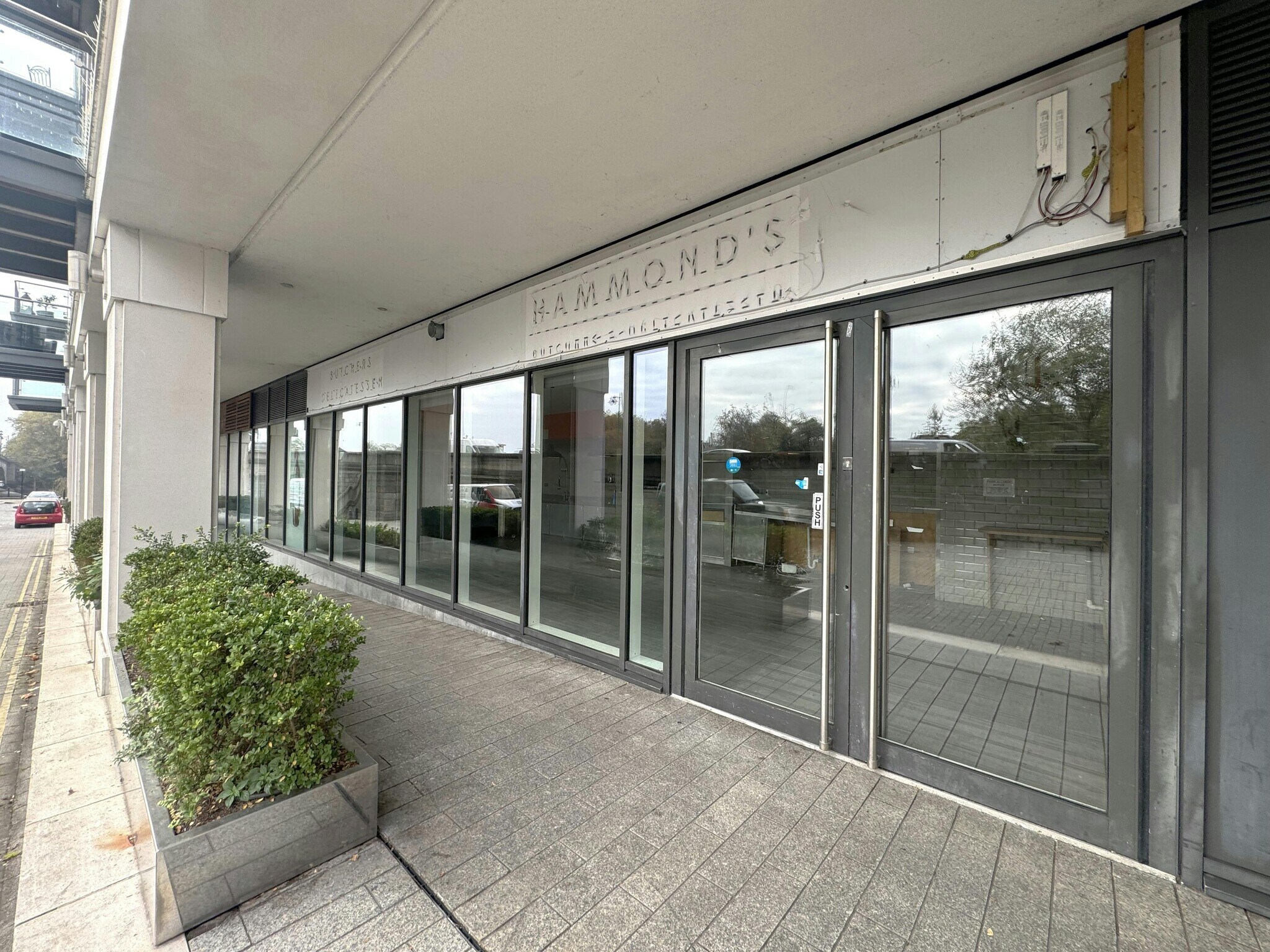 8 Kew Bridge Ct, London for sale Building Photo- Image 1 of 1