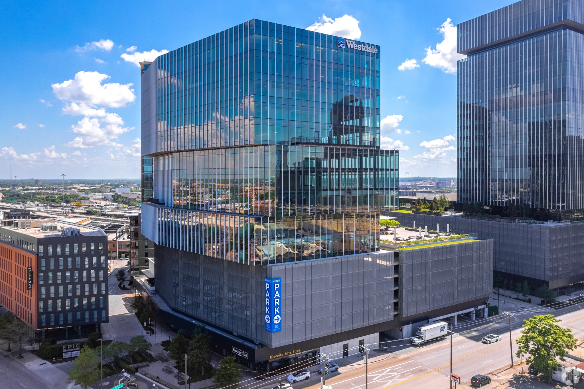 2550 Pacific Ave, Dallas, TX to rent Building Photo- Image 1 of 37