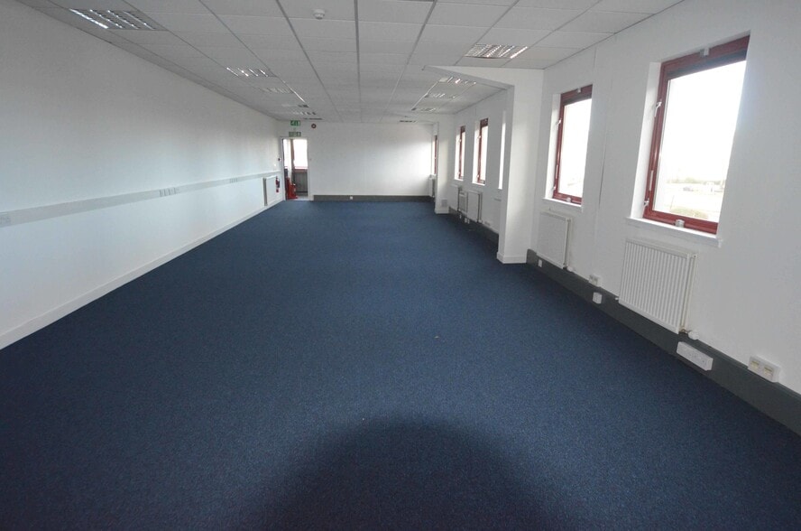 Crawpeel Rd, Aberdeen to rent - Building Photo - Image 3 of 10