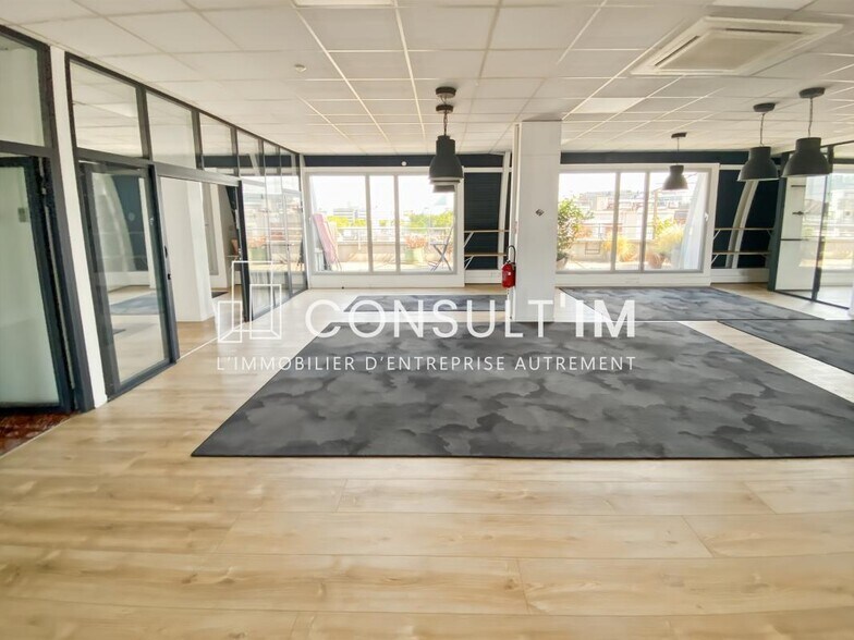 Office in Saint-Ouen-sur-Seine to rent - Building Photo - Image 3 of 7