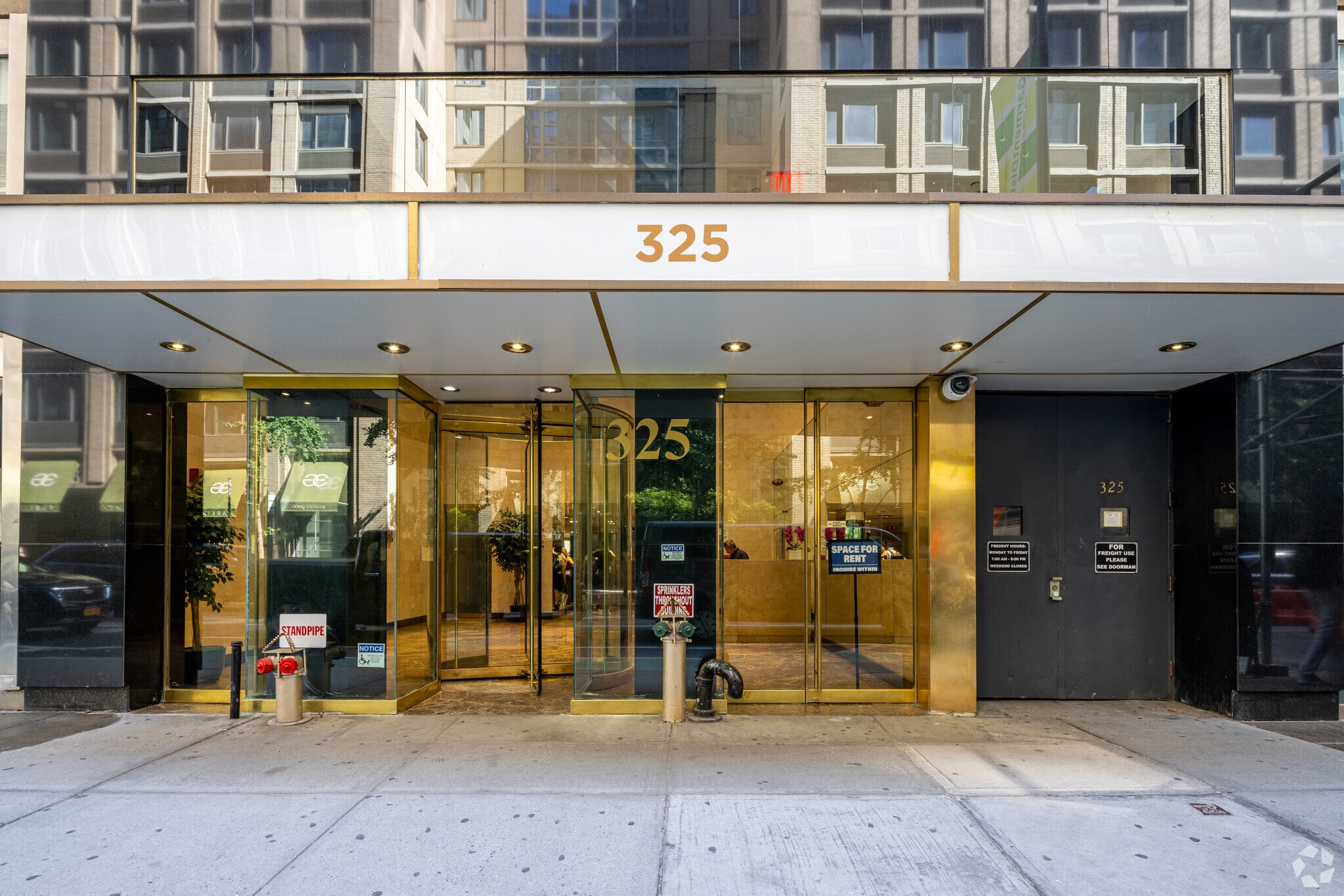 325 W 38th St, New York, NY to rent Building Photo- Image 1 of 8