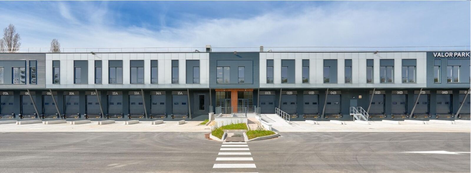 Industrial in Trappes to rent Building Photo- Image 1 of 9