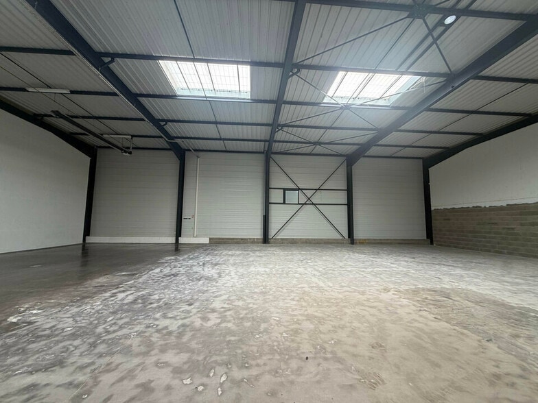 Light Industrial in Vénissieux for sale - Interior Photo - Image 3 of 14