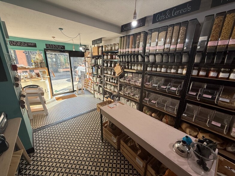 76 – 78 High St, Ware to rent - Interior Photo - Image 3 of 6