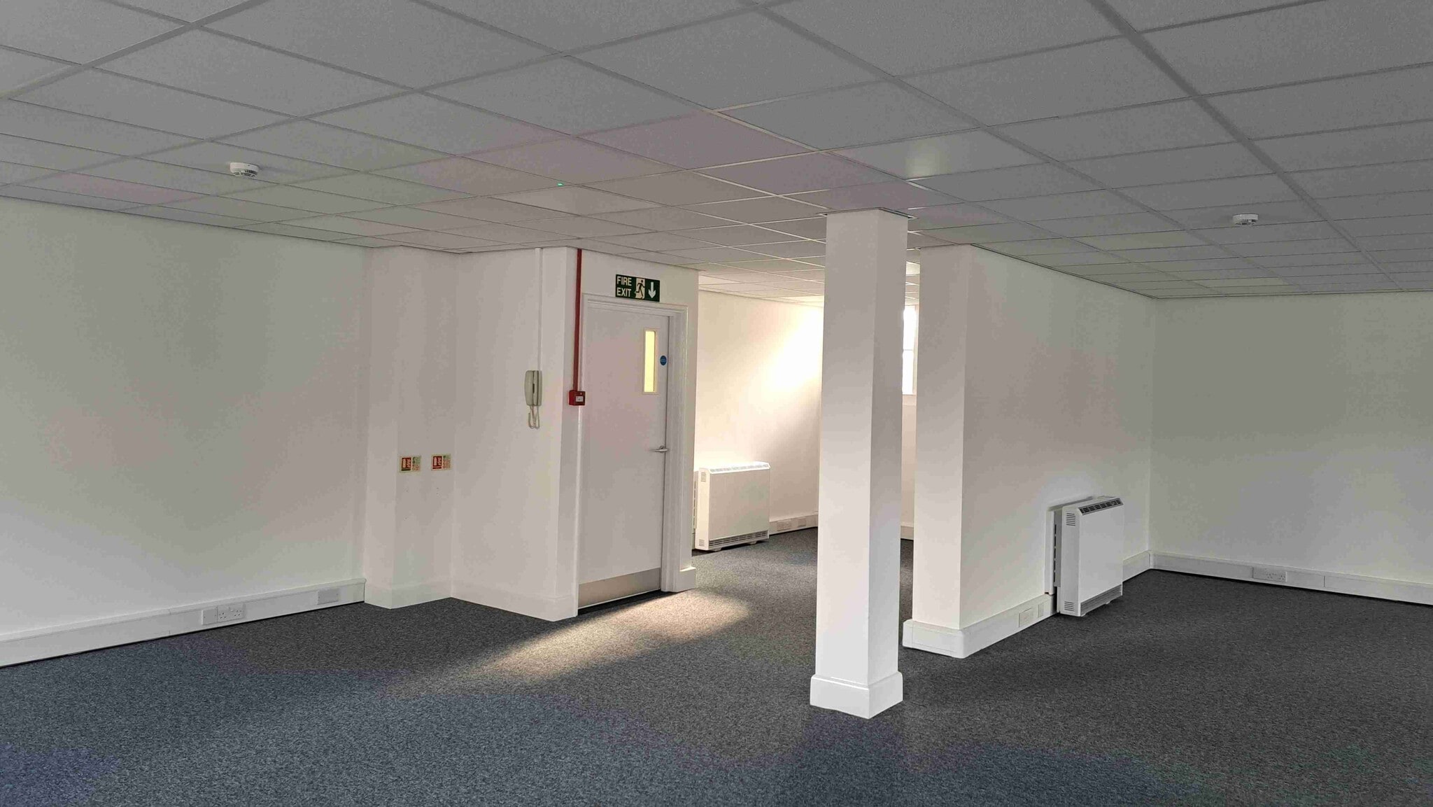 8-9 High St, Marlborough to rent Interior Photo- Image 1 of 2