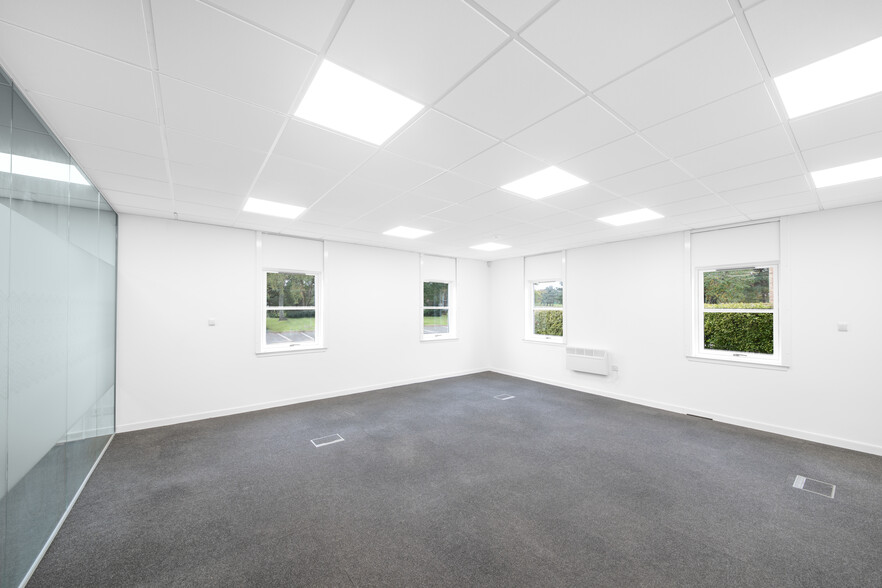 5 Deer Park Av, Livingston to rent - Building Photo - Image 3 of 6