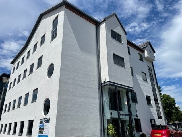 Kingsbury Crescent, Staines to rent - Building Photo - Image 2 of 27