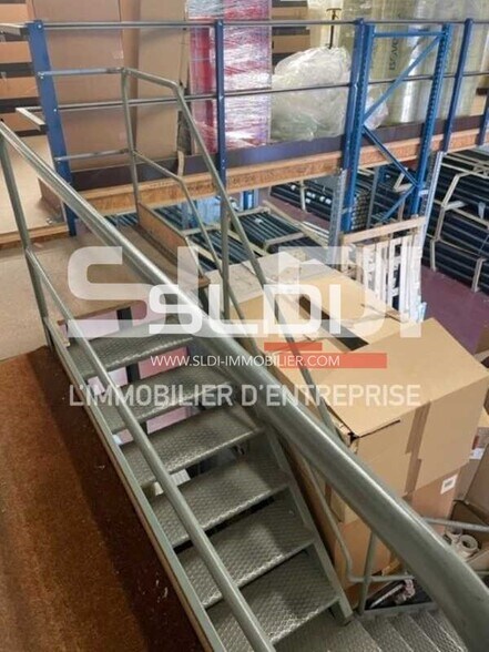 Light Industrial in Villeurbanne to rent - Interior Photo - Image 2 of 8