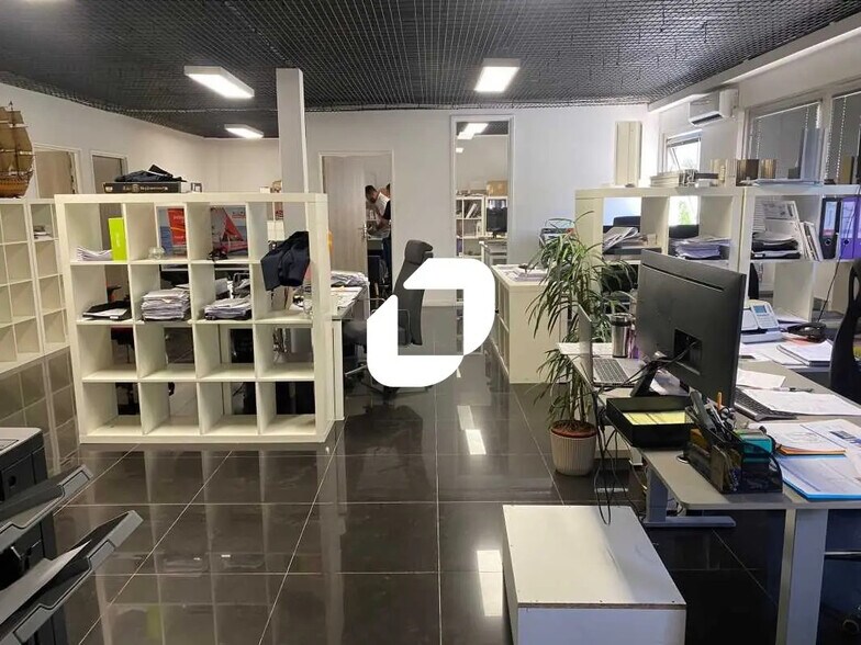 Office in Gennevilliers to rent - Building Photo - Image 2 of 13