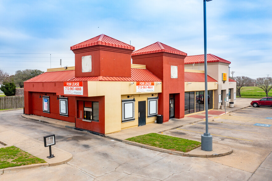 1721 S Mechanic St, El Campo, TX for rent - Building Photo - Image 3 of 11