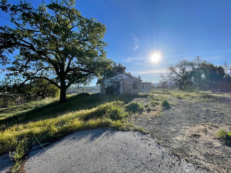 23452 Lyons Ave, Santa Clarita, CA for sale - Primary Photo - Image 2 of 16