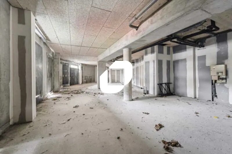 Office in La Garenne-Colombes to rent - Interior Photo - Image 2 of 9