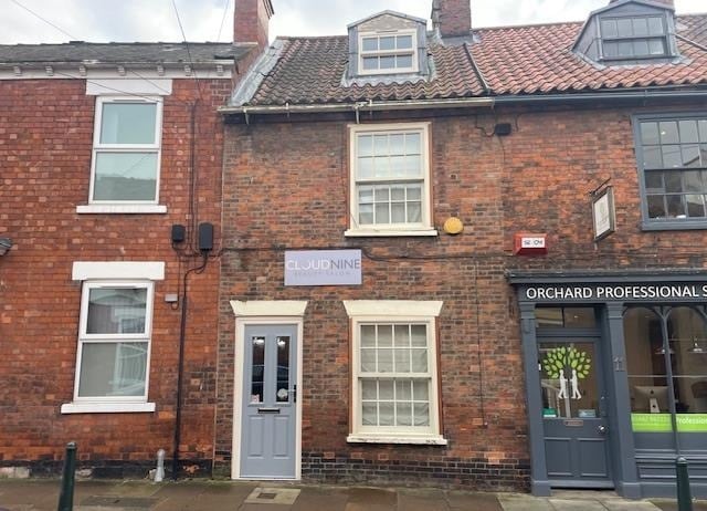 9 Landress Ln, Bishop Burton for sale - Primary Photo - Image 1 of 5