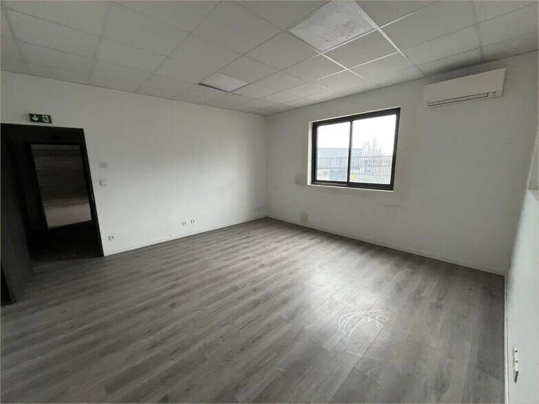 4 Rue Ecopole, Villeneuve-Tolosane to rent - Interior Photo - Image 2 of 5
