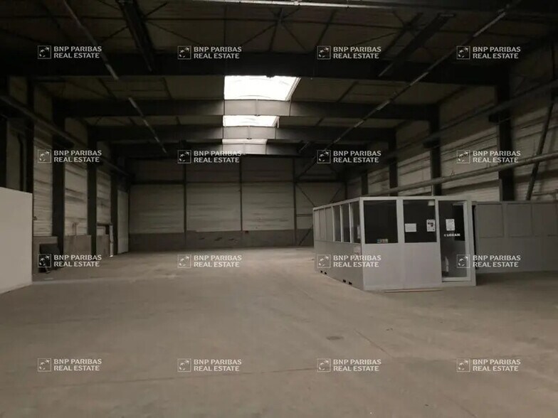 Light Industrial in Valenton to rent - Interior Photo - Image 3 of 4