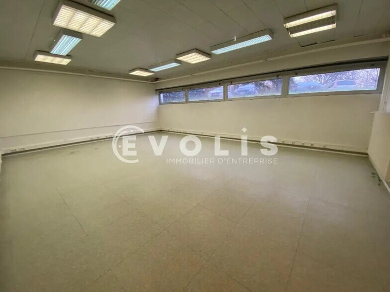 Office in Amiens to rent - Building Photo - Image 1 of 2