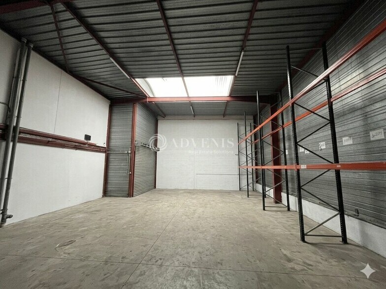 Light Industrial in Neuilly-Plaisance to rent - Interior Photo - Image 3 of 5