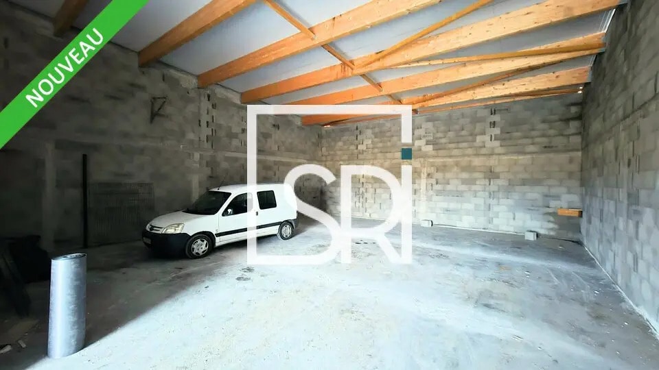 Location Entrepôt 189 m² - Photo 1