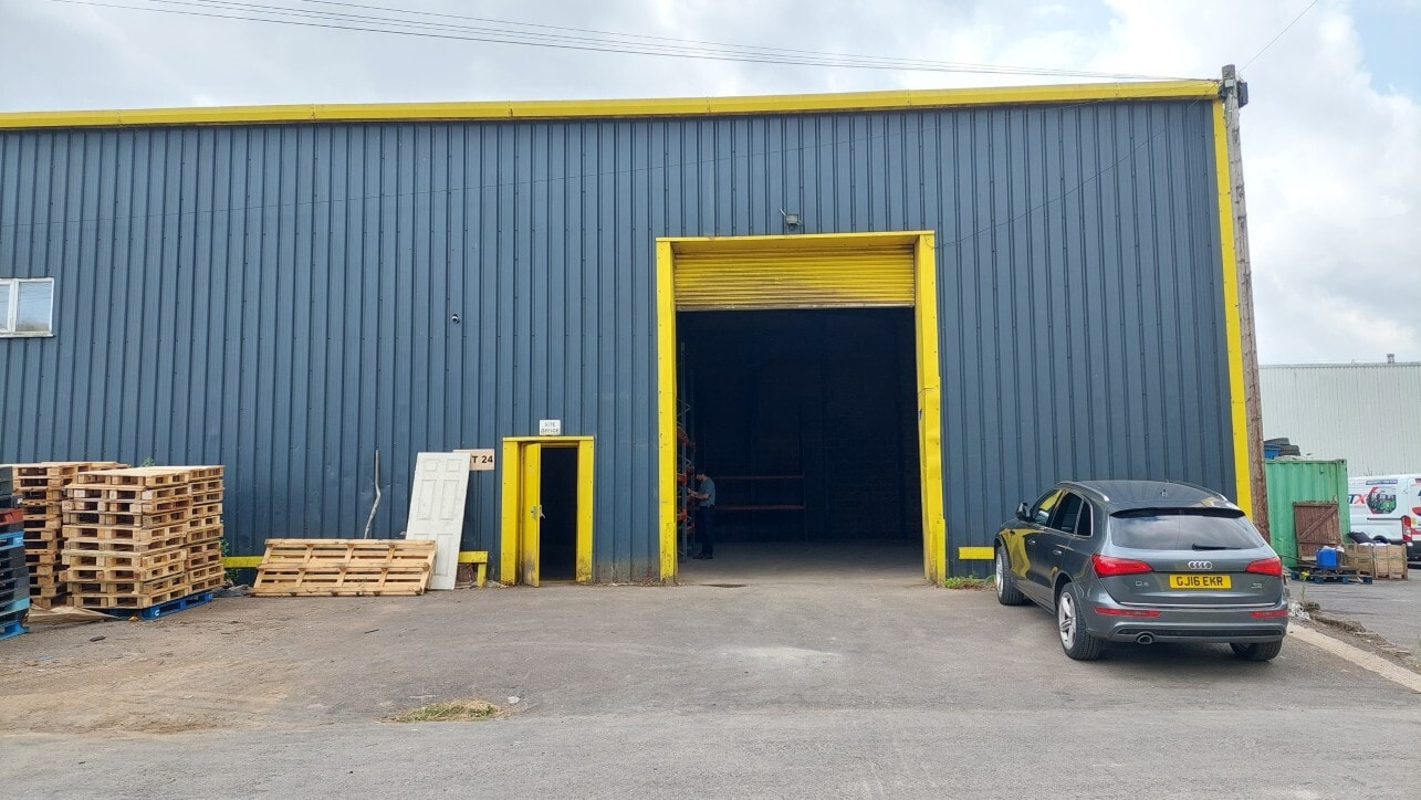 23-25 Withey Ct, Ystrad Mynach to rent Building Photo- Image 1 of 5