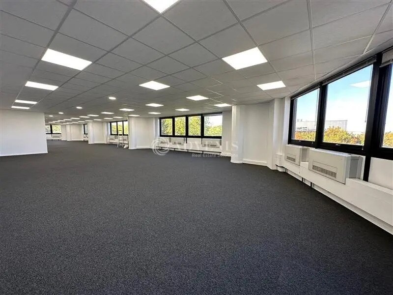 Office in Lognes to rent Interior Photo- Image 1 of 9