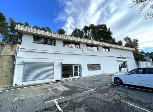 Location Commerce 821 m²